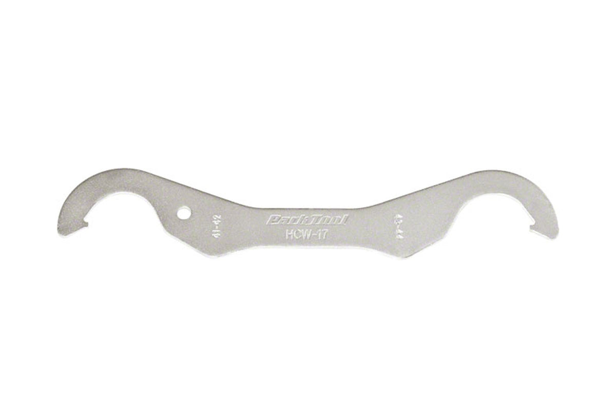 Fixed gear lockring tool outlet